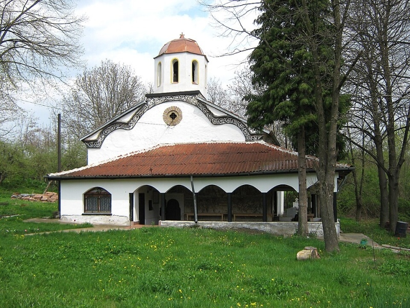 Църквата в Червен брег стои затворена: Миряните молят патриарх Даниил да бъде назначен свещеник
