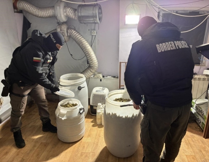 Гранични полицаи от Кюстендил удариха нарколаборатория в софийско село