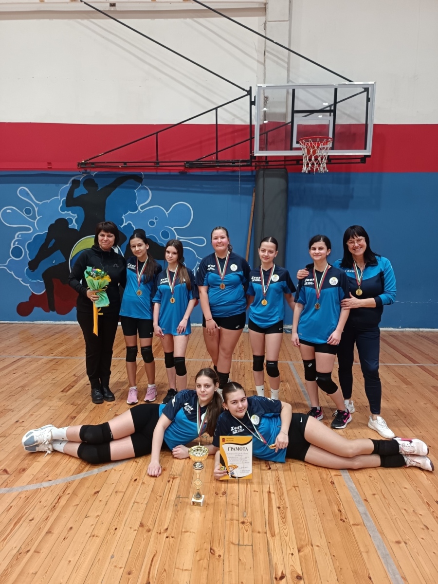 Без загуба към върха: Пернишко училище с две титли от ученическите игри