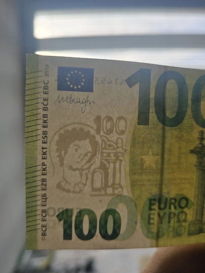 Мъж от Блатска опита да пазарува със 100 фалшиви евро