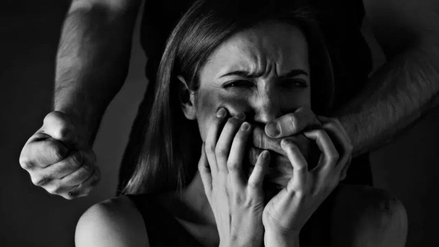 Двама заплашиха жените си с убийство в Радомир