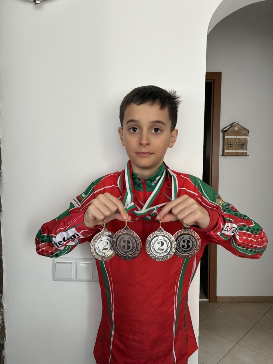Димитър Михайлов завоюва 4 медала за СК „Банско“ на държавното по ски бягане