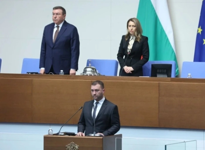 Едис Даудов се закле като депутат от АПС и минути по-късно напусна парламентарната група