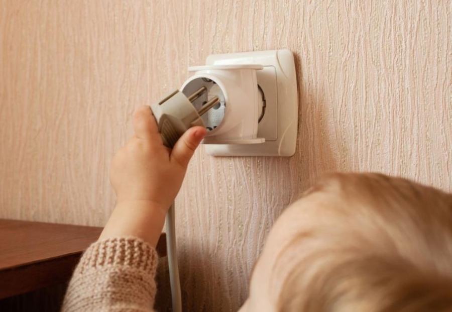 Двегодишно дете почина, поразено от токов удар в Ботевград