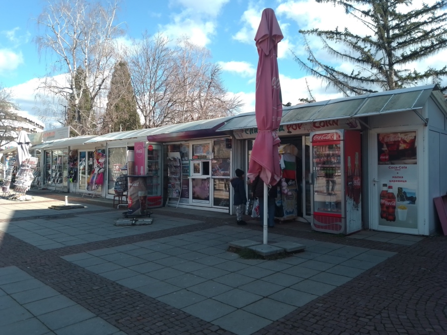 Съдът отхвърли жалбата на търговците срещу новата схема за преместваеми обекти в Дупница, ще обжалват пред ВАС