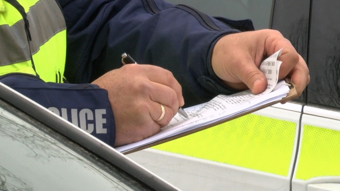 Спряха мерцедес с подменени регистрационни табели при проверка в Разлог