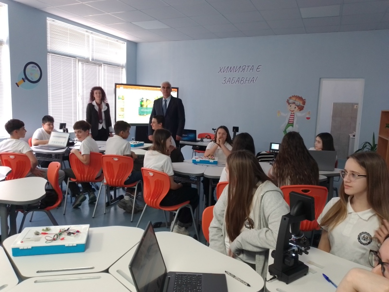 СТЕМ център за 185 376,82 евро бе открит в ОУ „Н. Рилски“ в Дупница