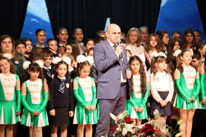  С България в сърцето: Учениците на Банско почетоха Освобождението с вълнуващ концерт