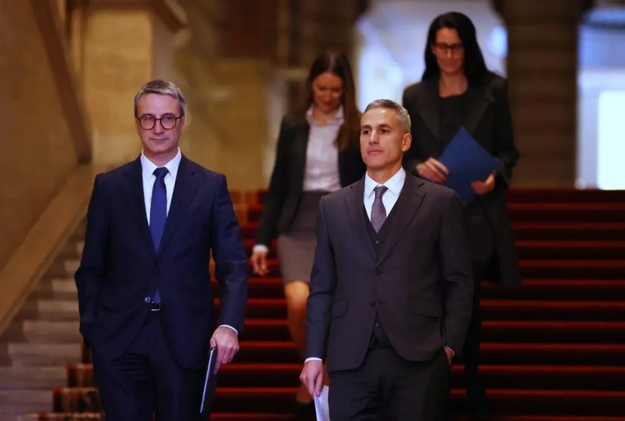 Премиерът Андрей Гюров свиква среща с министри заради сметките за ток и цената на водата