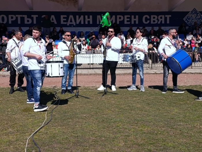 Започна фестивалът „Кукерландия“: Магия и традиции изпълниха Сапарева баня (СНИМКИ )