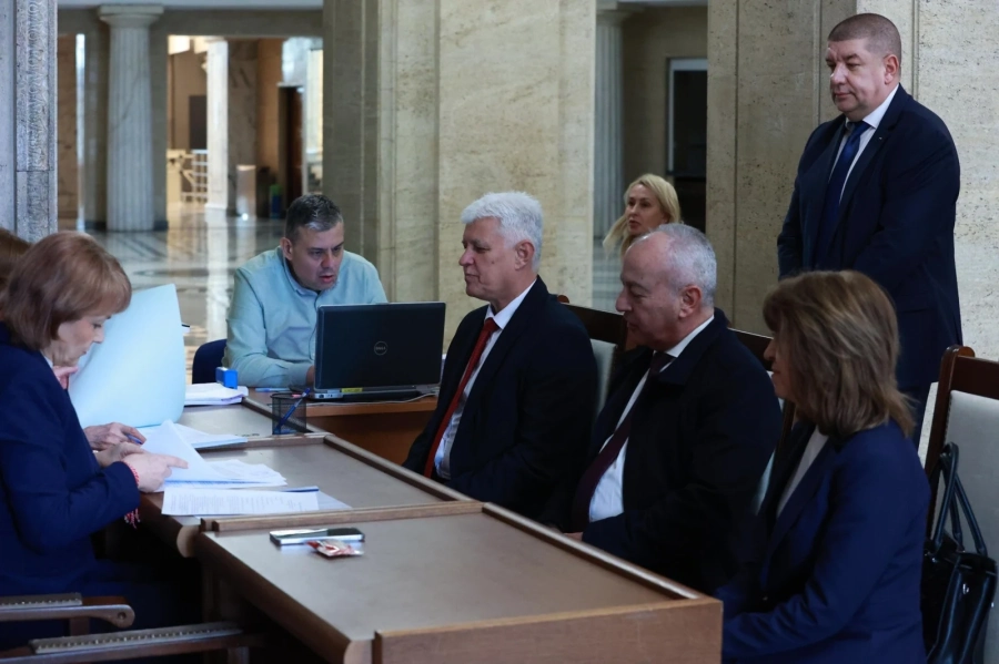 Румен Радев се регистрира за изборите с коалиция „Прогресивна България“