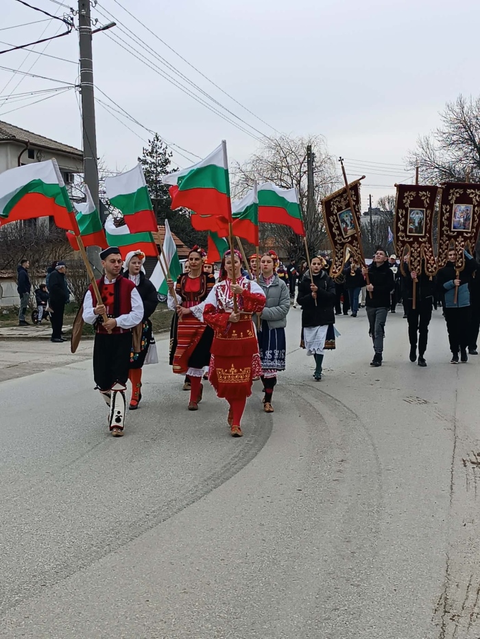 Ихтиман почете героите с тържествено шествие до местността „Кръста“