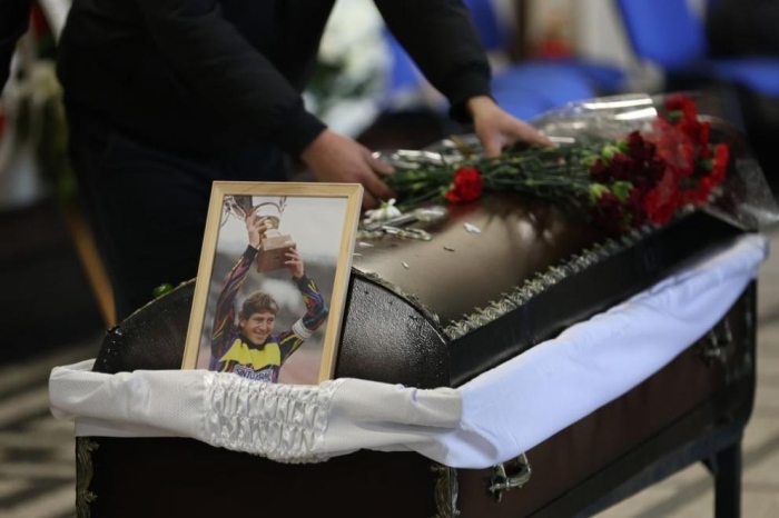 Десетки близки, приятели и футболни легенди изпратиха Георги Велинов-Джони