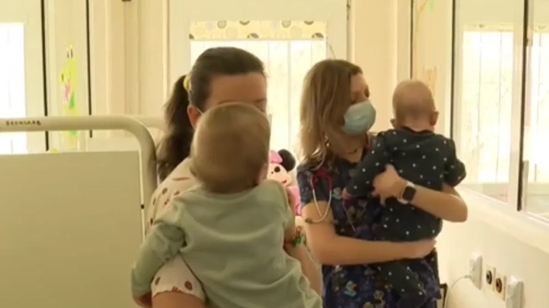 Намерено е приемно семейство за бебетата, които от 9 месеца живеят в болница в София