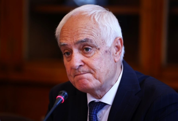 Искри в кабинета, Запрянов говори с Борисов, Гюров реагира нервно