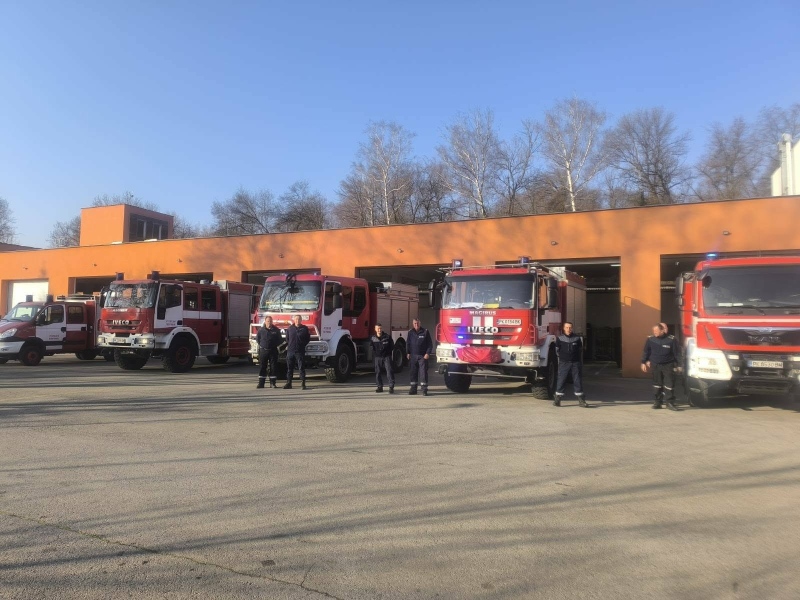 Полицаи и пожарникари от Перник се включиха в инициативата на ИНТЕРПОЛ за почит към паметта на загиналите служители на реда