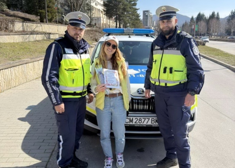 „Глоба“ с усмивка: Смолянските полицаи спираха дами за „превишено добро настроение“