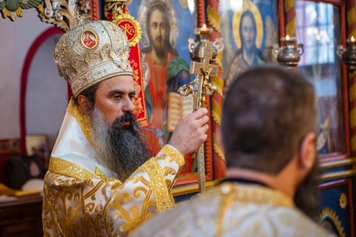 Сапарева баня посрещна Патриарх Даниил: Камбанен звън и препълнен храм за празничната литургия