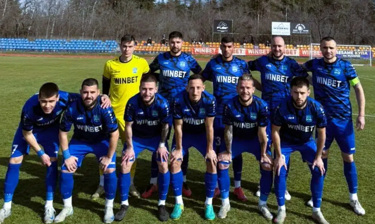 „Скиорите” от Самоков остават на върха след здрав мач с Балкан