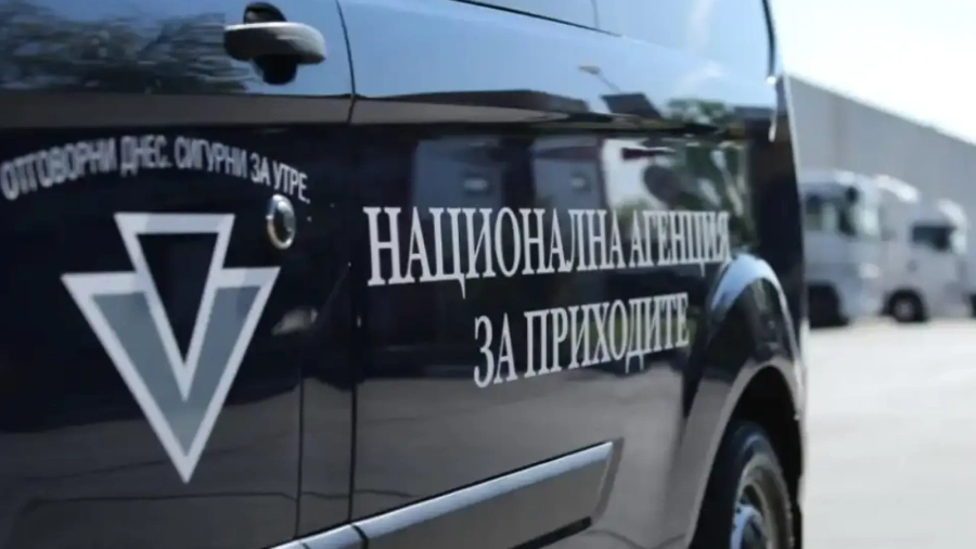 НАП проверява магазин за спортни дрехи в Ихтиман заради саморъчно водени обороти