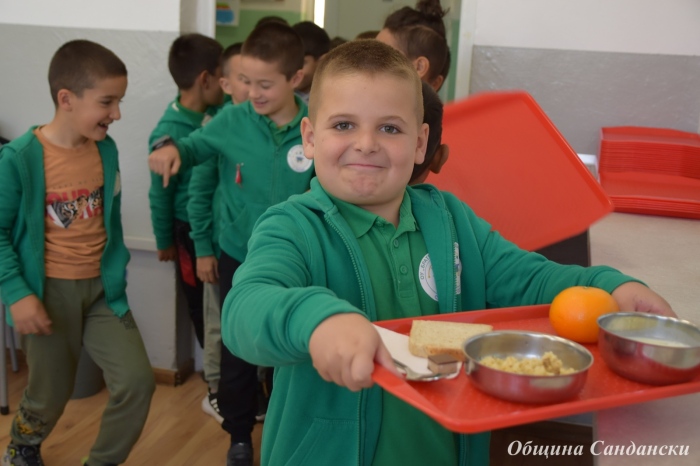 Нов стол храни здравословно учениците в Склаве