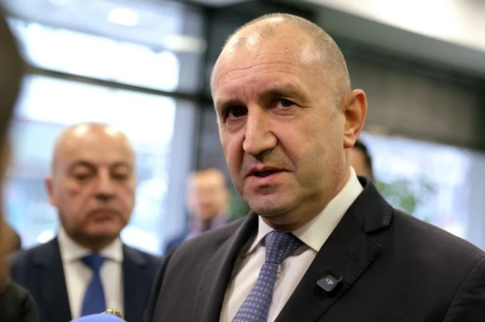 Радев: Миналата година ни лъгаха, че няма да има поскъпване с еврото, а сега че няма пряка заплаха за България