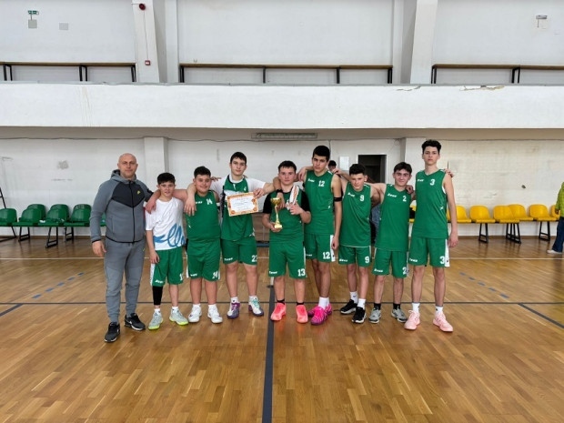 Ученици от три общини премериха сили по баскетбол в Кюстендил