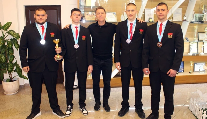 Ученици от НПГ „Димитър Талев“ – Гоце Делчев триумфираха на държавния шампионат по самбо