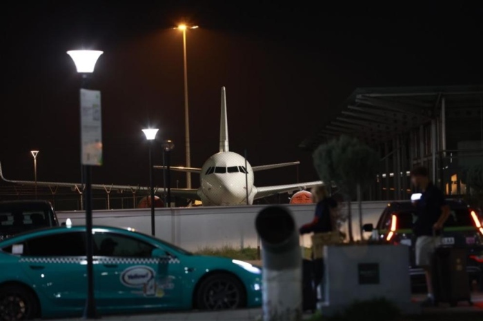 Дронове паднаха край летището в Дубай, четирима души са ранени