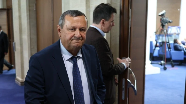 Министър Хасан Адемов идва в Благоевград заради вота в социалните домове