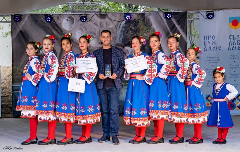 „Веселяче“-тата от Червен брег навършиха 2 г.: За нас съставът е сърце, биещо в ритъма на българския фолклор