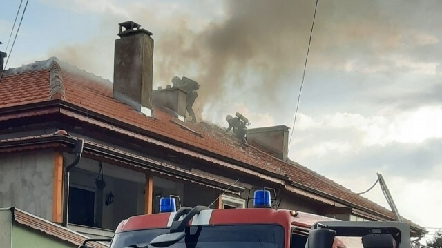 Горя покрив на къща в Бегуновци