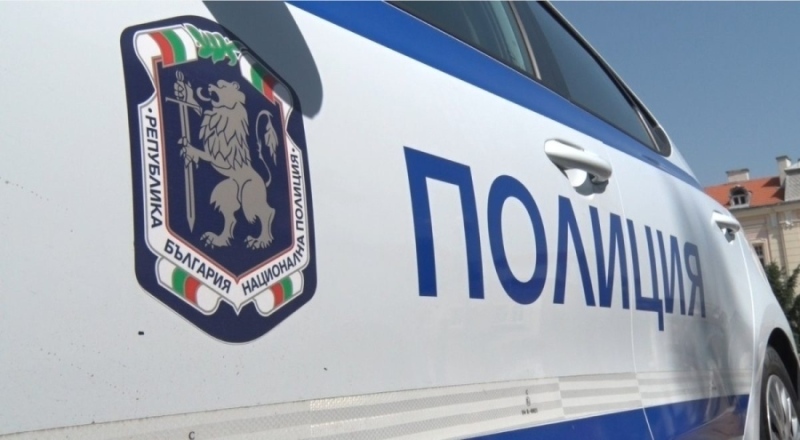 Граничен полицай шофирал пиян, подкарал  в ремонтен участък на Е-79 край Симитли