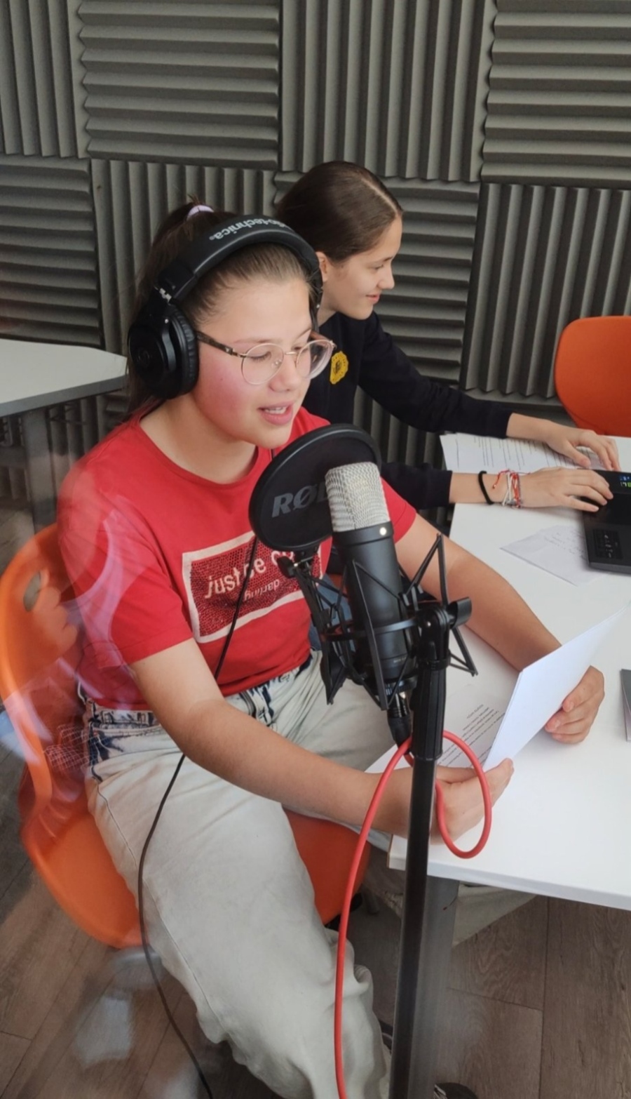 Първото училищно радио в Дупница започна излъчване в ОУ „Неофит Рилски“