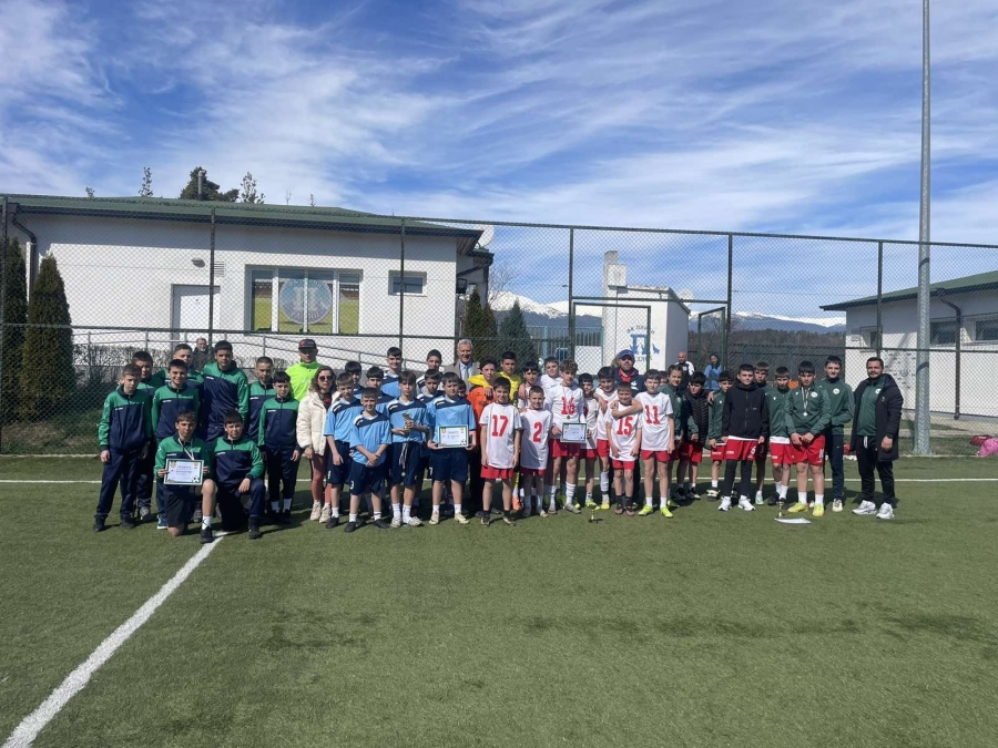 Общинските ученически игри в Разлог събраха десетки млади спортисти