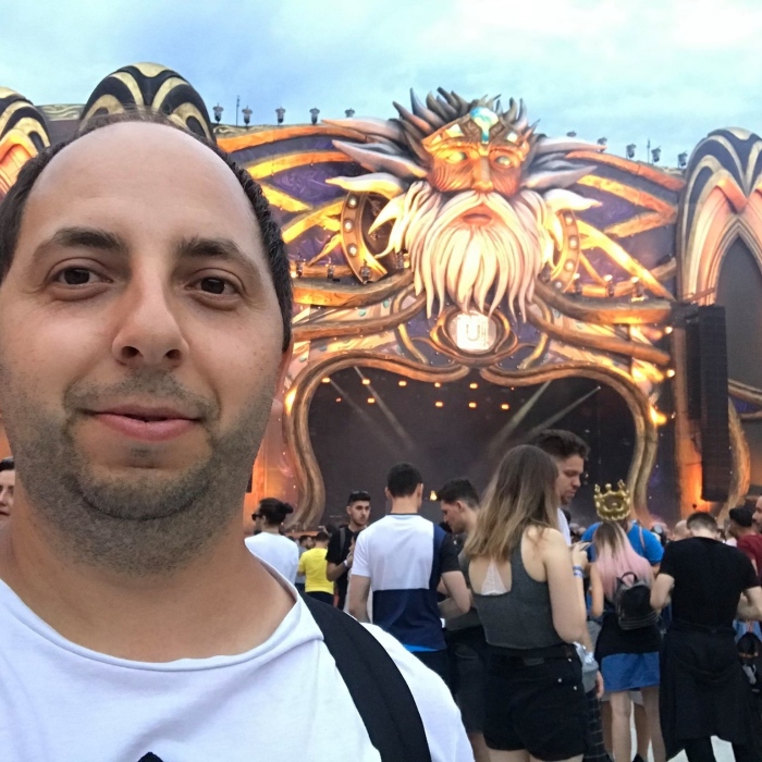 Организатор на магически фестивали и член на партия „Волт България” оглави листата на коалиция „Сияние” в Кюстендилско