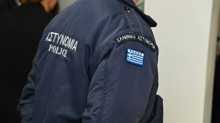 Двама българи задържани по подозрение в изнасилване на 17-годишно момиче на остров Крит