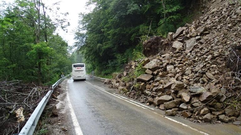 До края на април ремонтират близо 28 км от пътя София – Самоков