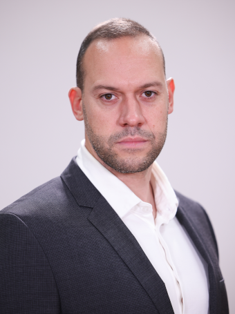 Роденият в Плевен и избиран в Кърджали и Хасково Росен Иванов е водачът на МЕЧ в Кюстендилско