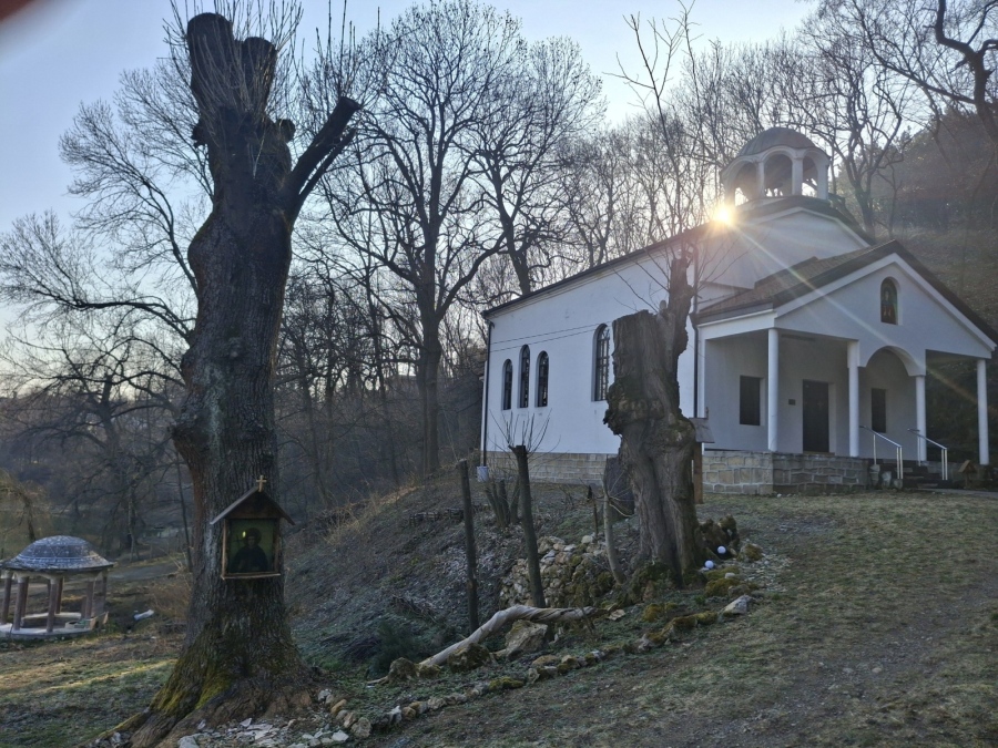 Търсят доброволци за почистване на манастира „Св. Петка” в Перник