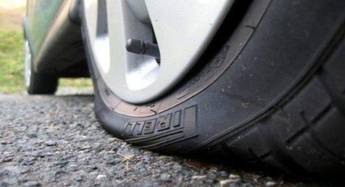 Задигнаха оставени без надзор гума и джанта на АМ \