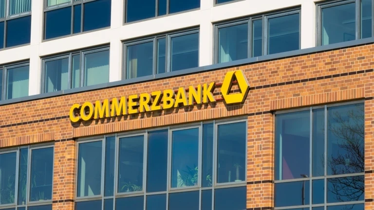 Италианската UniCredit подаде официална оферта за \