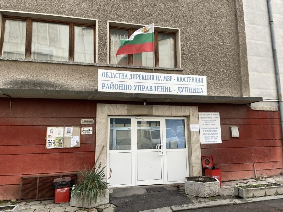 18-годишен без книжка подкара в Дупница БМВ с чужди табели