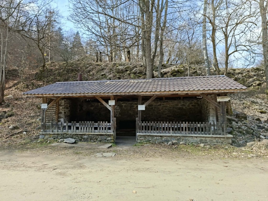 Обновиха беседка и чешма в Природен парк „Рилски манастир“