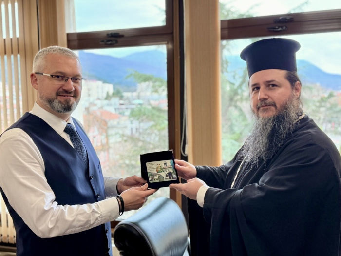 Владиката Исаак благослови новия областен управител и му подари икона на Св. Николай