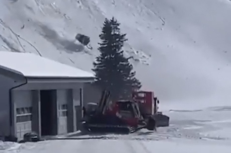 Кабина се откъсна от лифт в швейцарски ски курорт (видео)