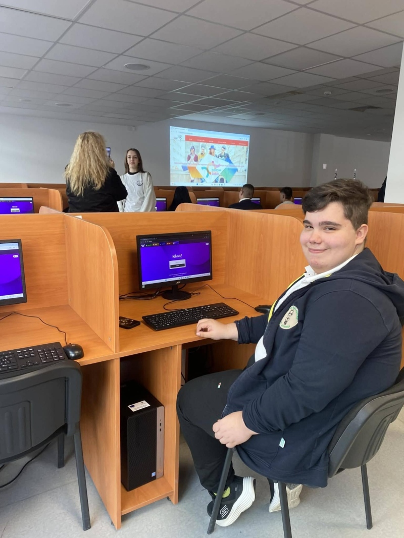 Деветокласник в Промишленото в Дупница е сред първите на състезание за парите