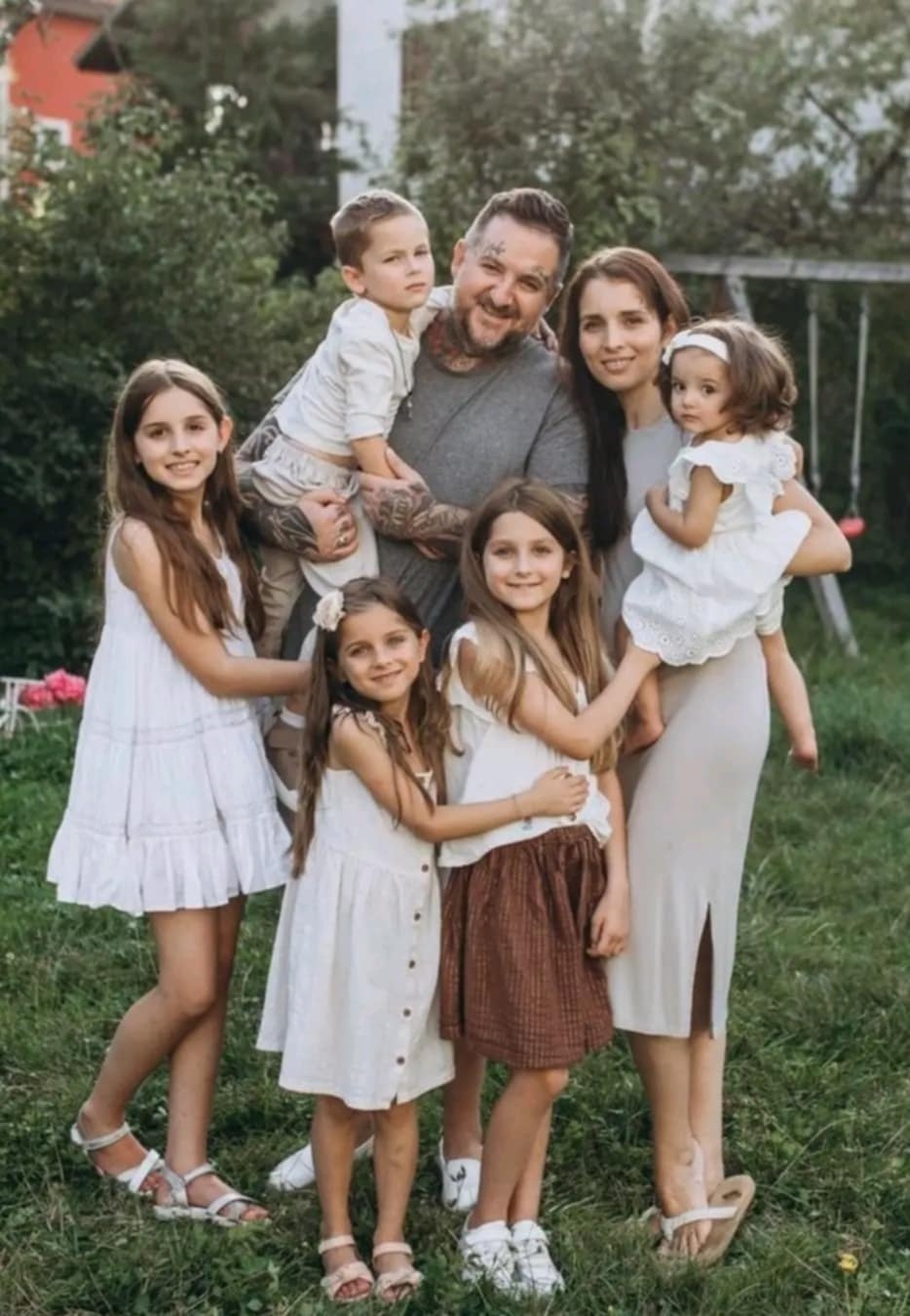 След загубата на съпруга си: Майка на 5 деца събира средства за ремонт на къща в Сапарево