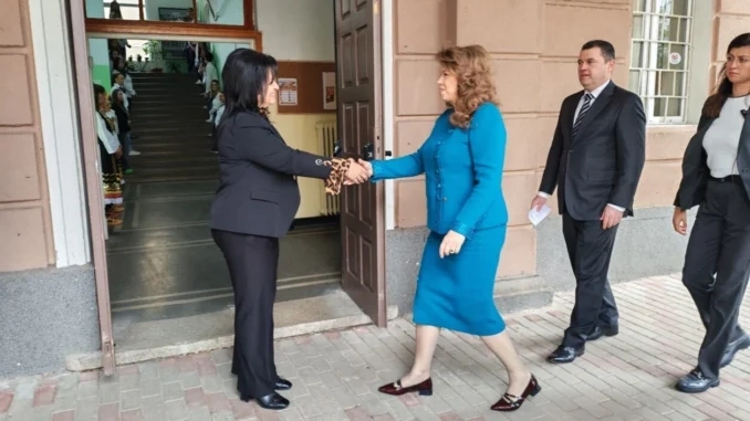 Президентът Илияна Йотова от Перник: Необходим е цялостен пакет мерки срещу поскъпването на горивата и ценовия натиск