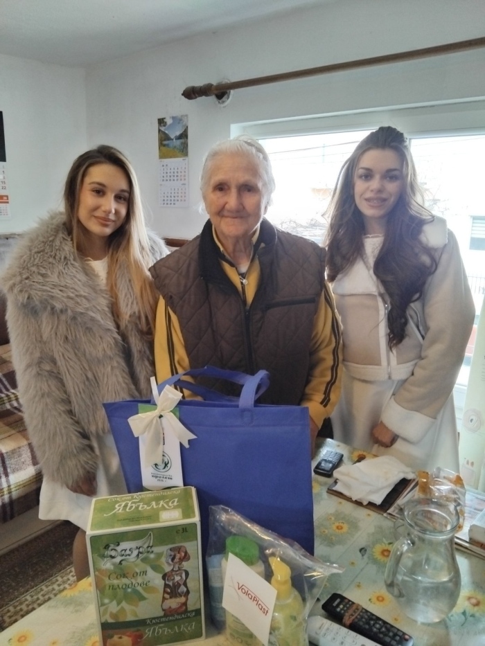 „Кюстендилска пролет“ за всички – празникът стигна до домовете на стотици хора